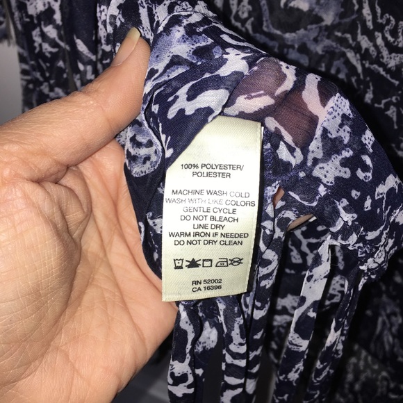 DKNY Jeans Women’s sleeveless sheer Mob Wife fringed top. Size small. EUC - Picture 4 of 10